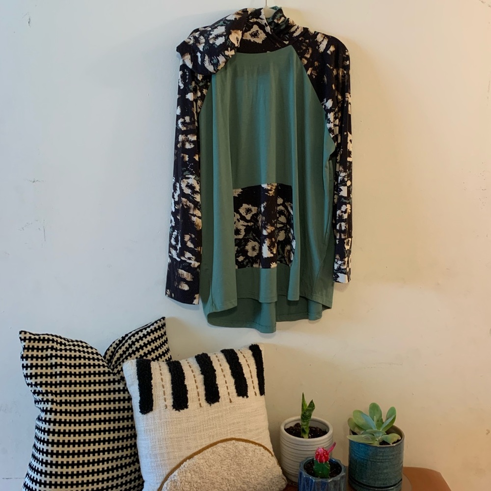 Green and black floral airy pull over